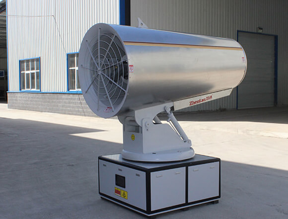 超細霧炮機是一種用于大范圍噴灑水霧來抑制灰塵和污染物的設備，主要應用于建筑工地、礦場作業、廢料處理廠以及農業灌溉等多個領域。